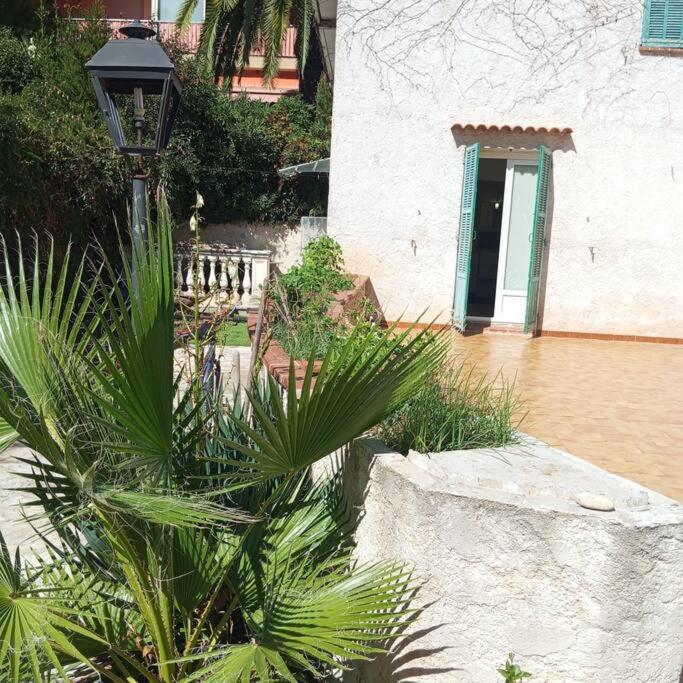 Studio De 14M2 Dans Une Maison Cagnes-sur-Mer Exterior foto